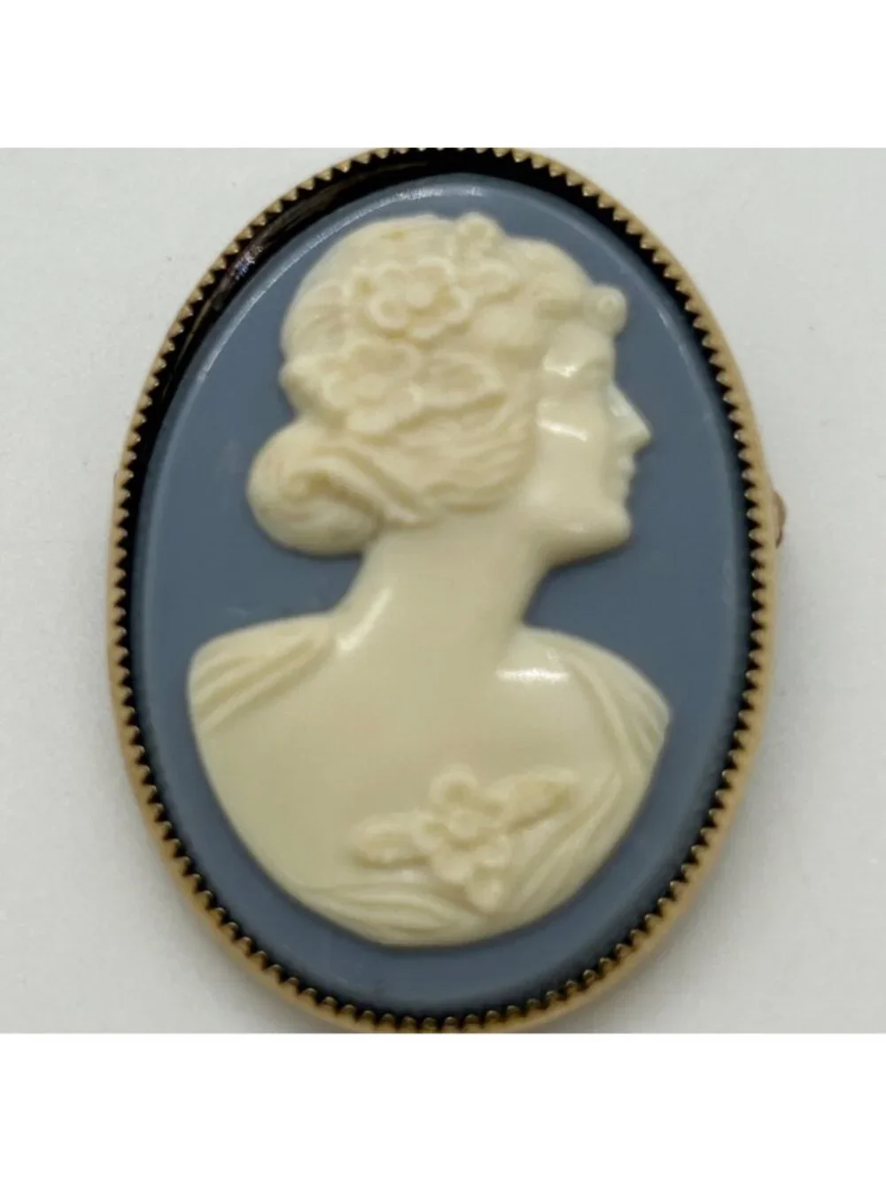 Vintage Acrylic Cameo Brooch Pin Blue Oval Gold Tone Portrait Classic Estate